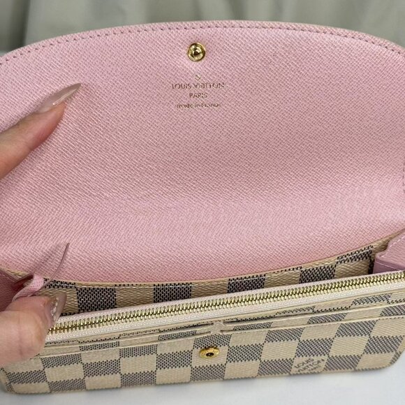 Louis Vuitton Damier Azur Wallet with Classic Checkerboard Design - Picture 7 of 7